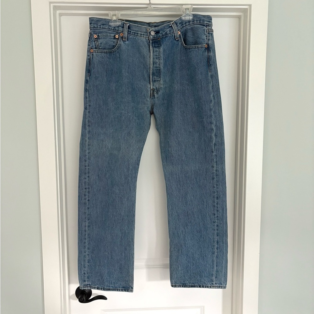 Levis 501 Men’s 36 x 29 Medium Wash Button Fly